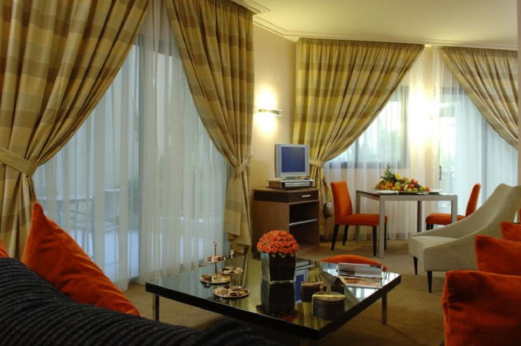 Regency Palace Hotel Джунія Екстер'єр фото